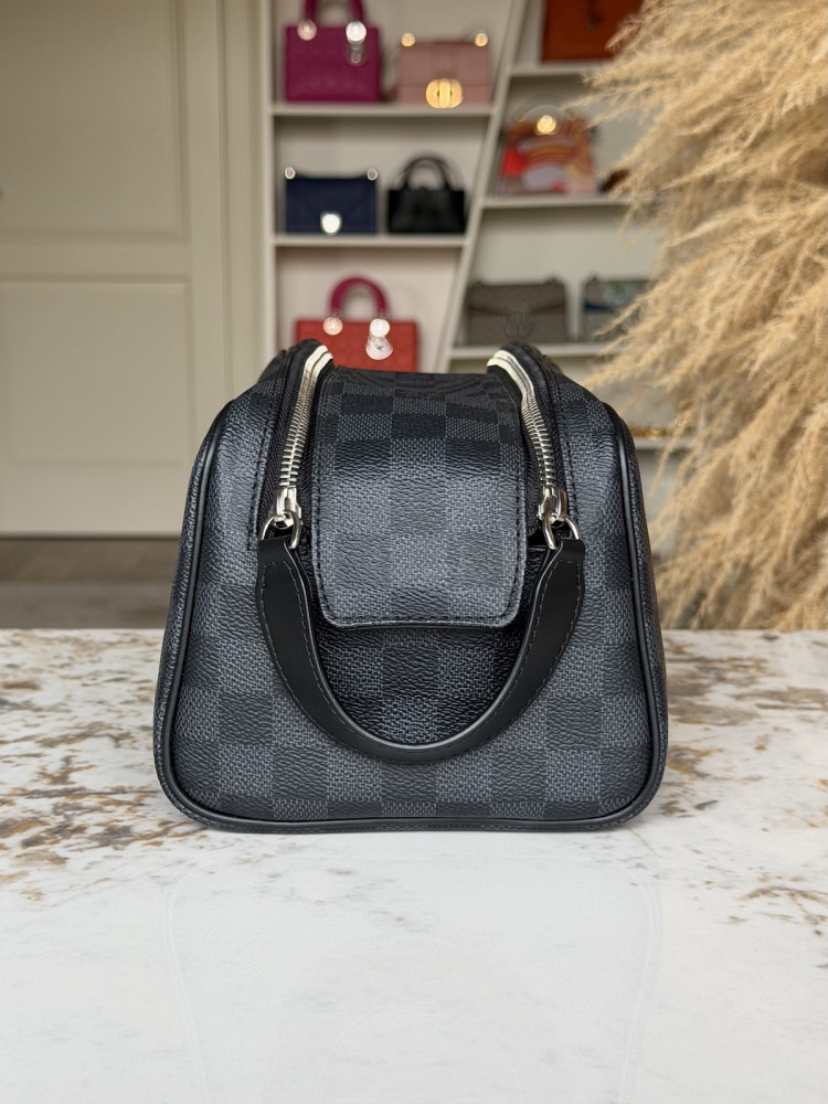 Косметичка Louis Vuitton Dopp Kit