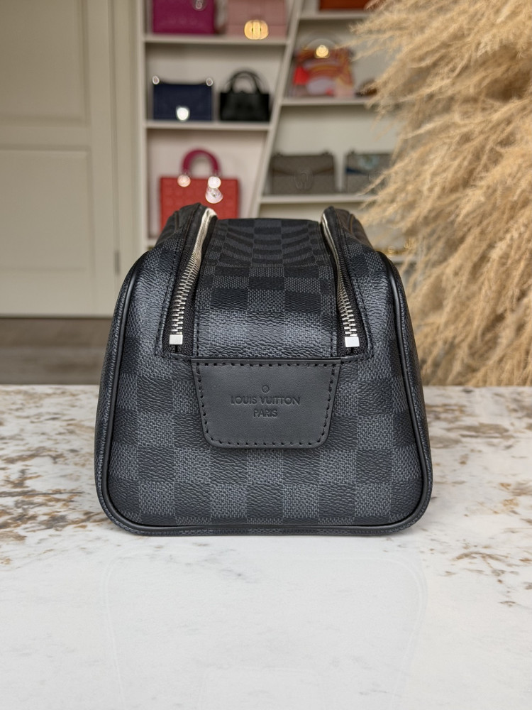 Косметичка Louis Vuitton Dopp Kit