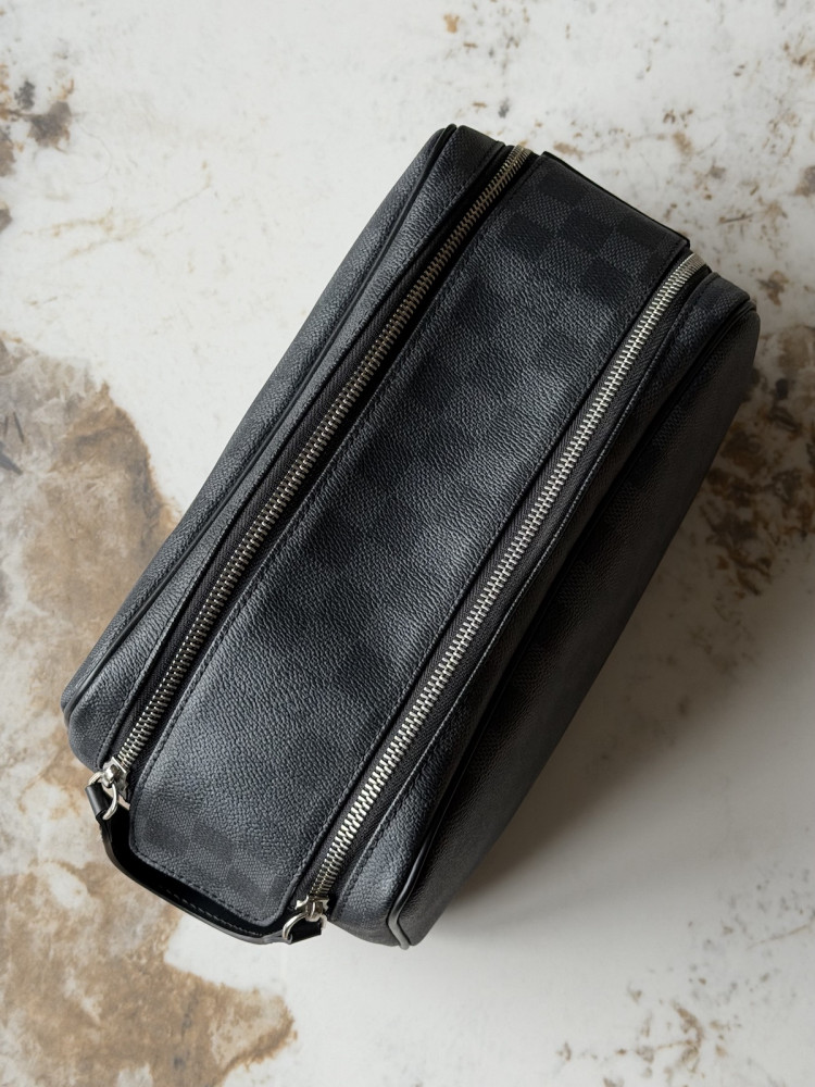 Косметичка Louis Vuitton Dopp Kit